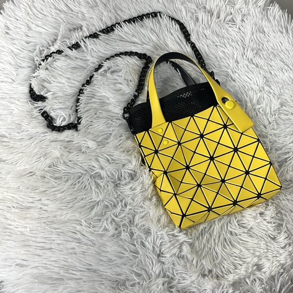 ISSEY MIYAKE BAO BAO MINI WITH CHAIN - Picture 2 of 10